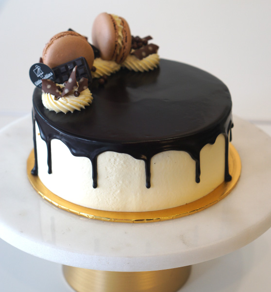 Best Chocolate cake at online cake delivery,littlecollins