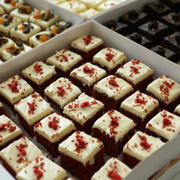 Raya Petit four